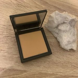 NARS Powder Foundation in Light 5 Fiji. Brand New!